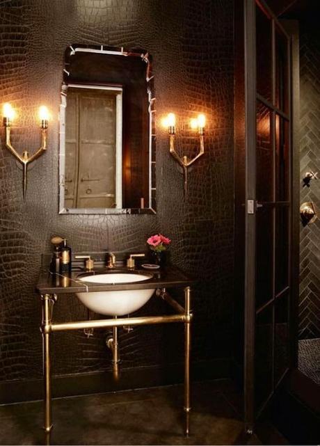 MIS CASAS FAVORITAS baño-con-paredes-tapizadas-piel-