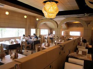 Un restaurante hecho de cartón Un restaurante hecho de cartón