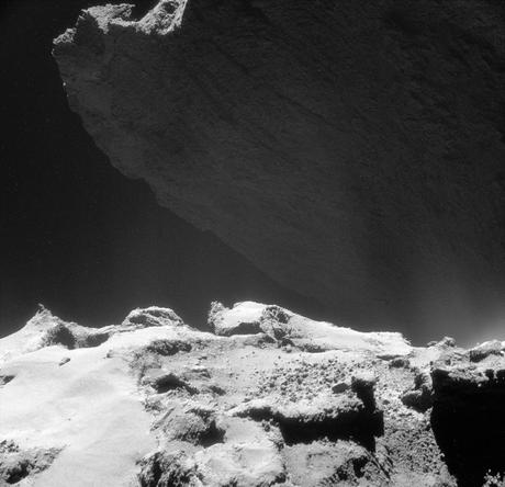 Un acantilado del cometa 67P