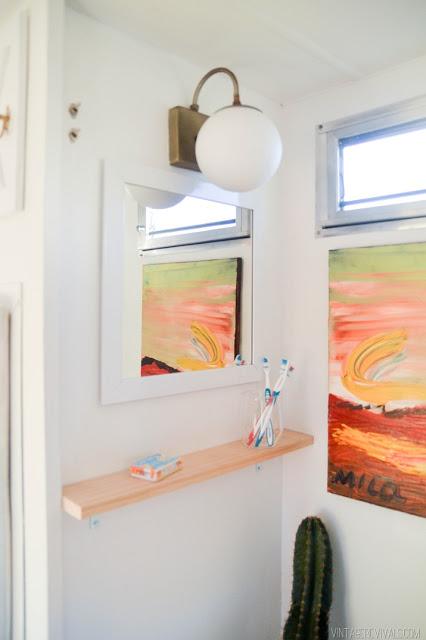 TOCANDO LA GUITARRA... EN MI CARAVANA RETRO TOCANDO LA GUITARRA... EN MI CARAVANA RETRO