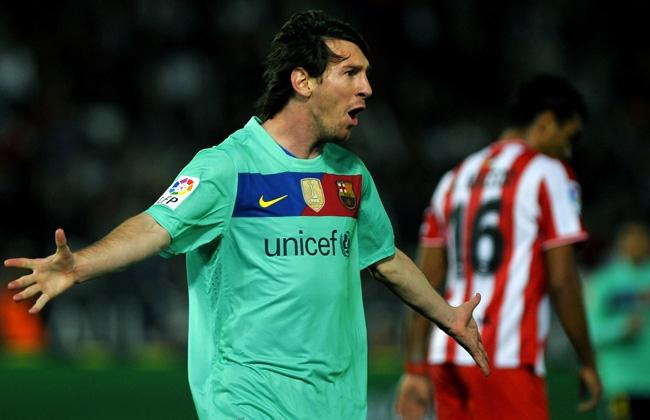 Un Messi intratable hace historia en un Barça demoledor
