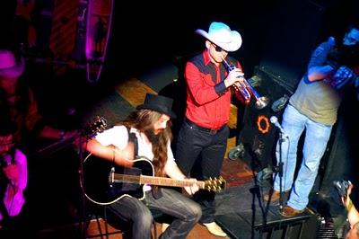 Noche de rock con sabor a surf, frontera y clásicos Noche de rock con sabor a surf, frontera y clásicos