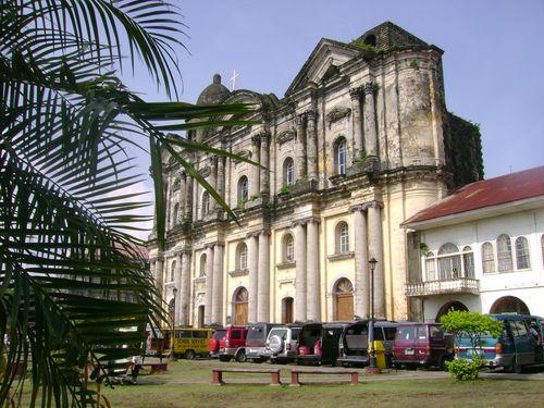 Basilica de Taal EL ORGULLO HISTÓRICO DE LA CIUDAD DE TAAL