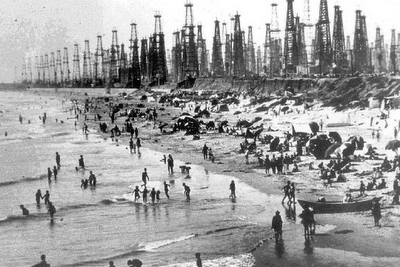 Vivir y nadar entre pozos de petróleo Vivir y nadar entre pozos de petróleo