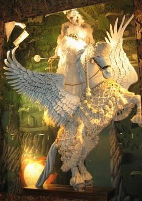Descubre cómo se preparó el escaparte navideño de Bergdorf Goodman, en Nueva York. NYC Berdgdorf Goodman windows Christmas. Descubre cómo se preparó el escaparte navideño de Bergdorf Goodman, en Nueva York. NYC Berdgdorf Goodman windows Christmas.