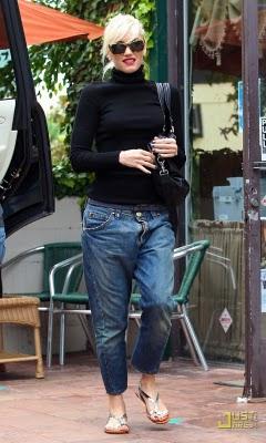Estilismos para olvidar: Gwen Stefani con vaqueros baggy. Estilismos para olvidar: Gwen Stefani con vaqueros baggy.