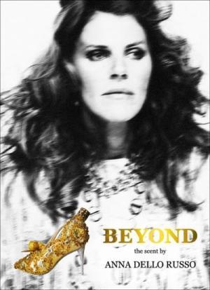 Beyond, el perfume de Anna Dello Russo. Mira a la editora de moda en el vídeo de promoción