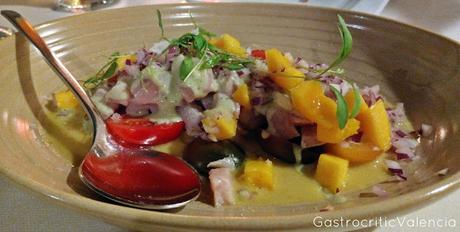 Ceviche de pescado con mango y maíz Ceviche de pescado con mango y maíz