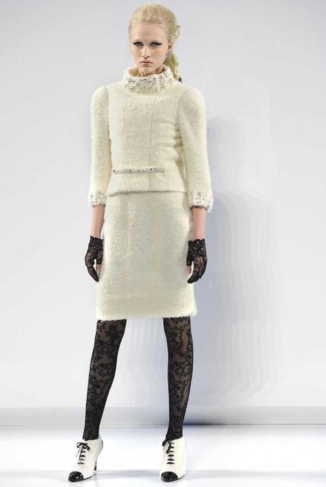 Chanel recupera los zapatos bicolor de Coco en su último desfile FW 2015-16 zapatos-bicolor-chanel_fall-winter-2009-10-haute-couture-collection-chanel