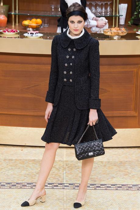 Chanel recupera los zapatos bicolor de Coco en su último desfile FW 2015-16 zapatos-bicolor-chanel_fw-2015-16