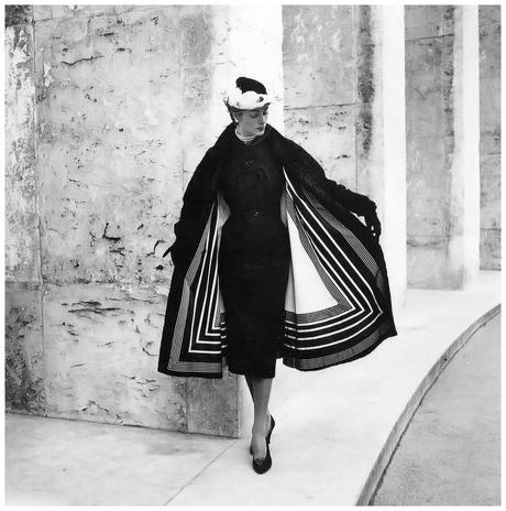 Modelo de día de Jacques Faths, FW 1951 model-in-day-ensemble-from-jacques-faths-autumn-collection-of-1951-photo-by-willy-maywald