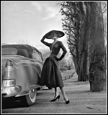 Modelo de Jacques Fath, 1955 Stella in dress by Jacques Fath, photo by Willy Maywald, Paris, 1955