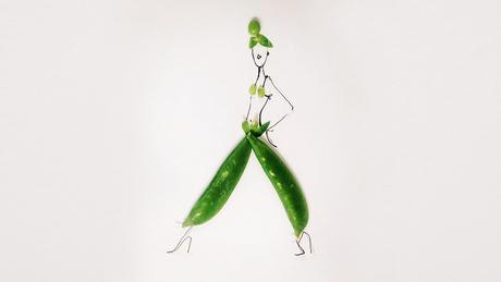 ¿Qué sucede si mezclamos moda + dibujos + comida?... : Gretchen Roehrs fruit-and-vegetables-become-fashion-dresses_the-illustrations-of-gretchen-roehrs