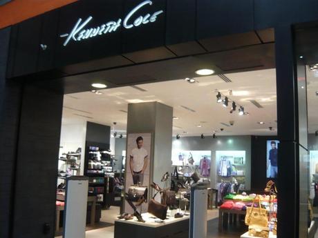 389682_10150989626459048_704389368_n #RecorriendoelMall · Kenneth Cole en Multicentro