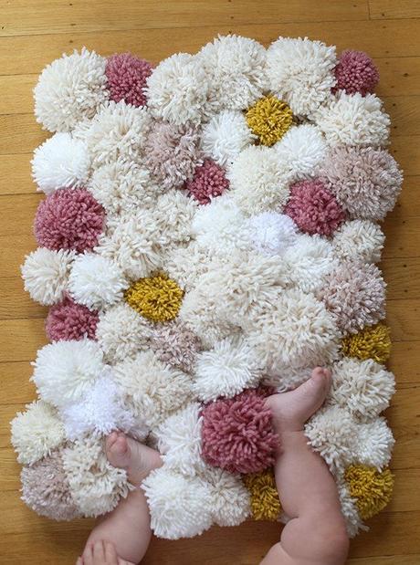 Make cold tile floors 110% cozier with a pom pom rug DIY.: 