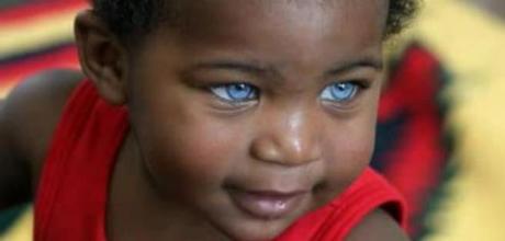 Gente de ojos azules, una familia grande. Gente de ojos azules, una familia grande.