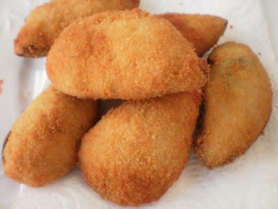 MEJILLONES COCIDOS (Historia y curiosidades sobre mejillones, consejos para limpiarlos) MEJILLONES COCIDOS (Historia y curiosidades sobre mejillones, consejos para limpiarlos)