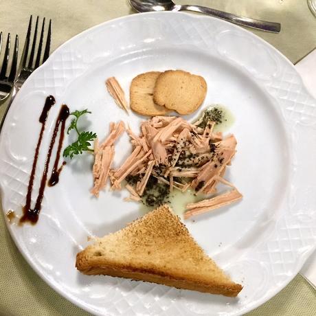 Café d’en Victor, un clásico del Gótico que lleva 25 años sirviendo comida de mercado al lado de la Catedral Carpaccio de foie de pato