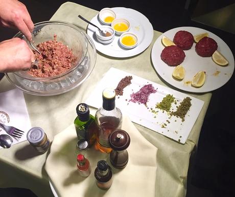 Café d’en Victor, un clásico del Gótico que lleva 25 años sirviendo comida de mercado al lado de la Catedral cafe den victor strak tartar