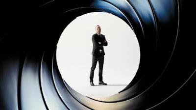 Iniesta, Ferrer y Ricky Rubio versionan a James Bond