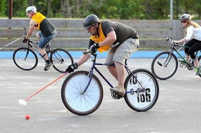 El bikepolo, la combinación de dos deportes en uno El bikepolo, la combinación de dos deportes en uno