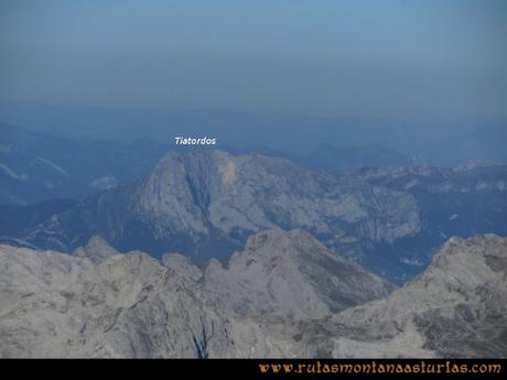 Ruta Cabrones, Torrecerredo, Dobresengos, Caín: Vista desde el Torrecerredo del Tiatordos