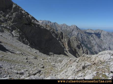 De Monte por Cabrales y León: Del Jou de Cabrones al Torrecerredo y Bajada a Caín por Dobresengos