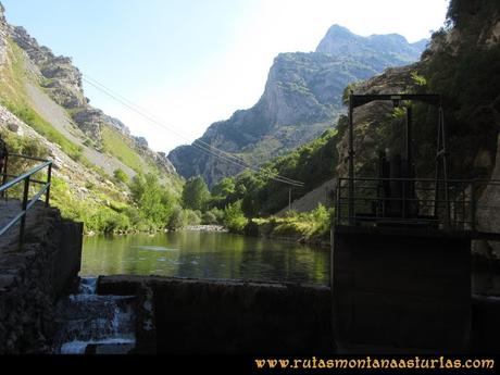 Ruta Cabrones, Torrecerredo, Dobresengos, Caín: Ruta del Cares, zona de la Presa y Los Pinderos