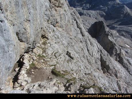 Ruta Cabrones, Torrecerredo, Dobresengos, Caín: Vivac en el Torrecerredo