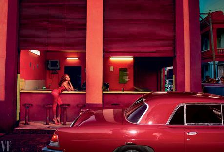 Rihanna se desnuda en Cuba para la revista ‘Vanity Fair’ rihanna-november-2015-cover-annie-leibovitz-vf-01