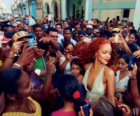 Rihanna se desnuda en Cuba para la revista ‘Vanity Fair’ rihanna-november-2015-cover-annie-leibovitz-vf-04
