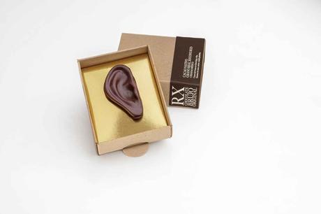 La mexicana Minerva Cuevas y 500 orejas de chocolate Kurimanzutto