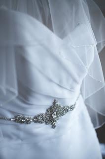 Vestido de novia con cinturón