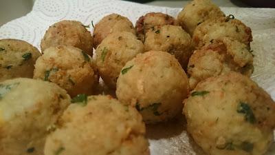 ALBÓNDIGAS DE SEPIA CON LANGOSTINOS Y GUISANTES (Seis destinos)