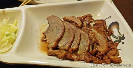 Pato asado con salsa japonesa Pato asado con salsa japonesa