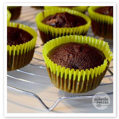 CUPCAKES DE CHOCOLATE Y PERA / PEAR AND CHOCOLATE CUPCAKES CUPCAKES DE CHOCOLATE Y PERA / PEAR AND CHOCOLATE CUPCAKES