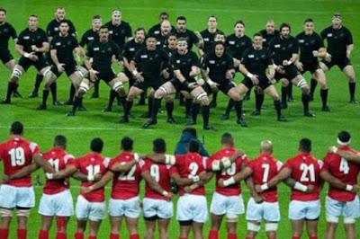 Un partido de rugby con dos rituales guerreros maoríes