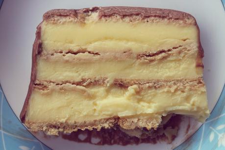 TARTA DE GALLETAS FRIA CON CHOCOLATE CALIENTE TARTA DE GALLETAS FRIA CON CHOCOLATE CALIENTE