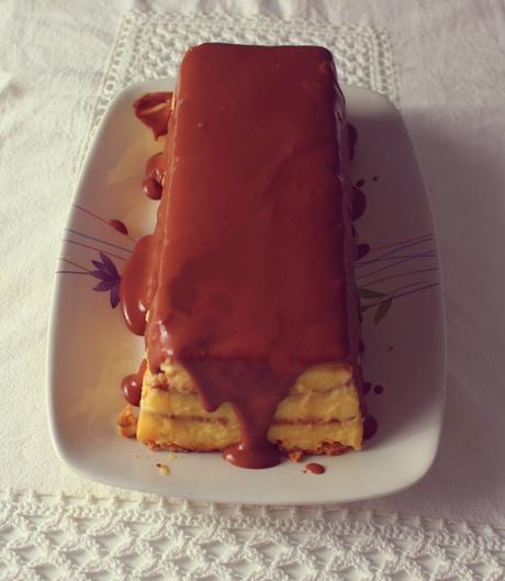 TARTA DE GALLETAS FRIA CON CHOCOLATE CALIENTE TARTA DE GALLETAS FRIA CON CHOCOLATE CALIENTE