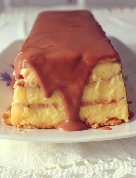 TARTA DE GALLETAS FRIA CON CHOCOLATE CALIENTE TARTA DE GALLETAS FRIA CON CHOCOLATE CALIENTE