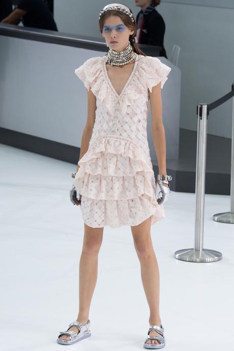 FASHION WEEK: PARIS IS CALLING FASHION WEEK: PARIS IS CALLING