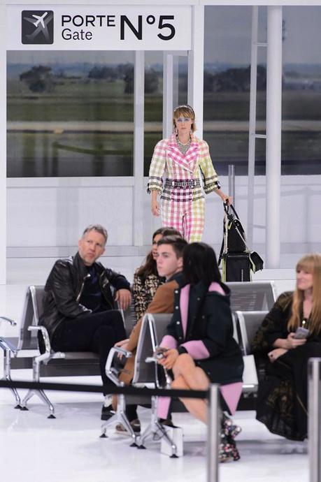 FASHION WEEK: PARIS IS CALLING FASHION WEEK: PARIS IS CALLING