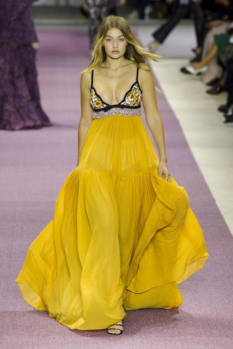 FASHION WEEK: PARIS IS CALLING FASHION WEEK: PARIS IS CALLING