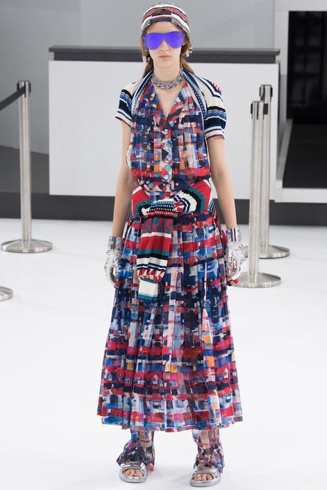 FASHION WEEK: PARIS IS CALLING FASHION WEEK: PARIS IS CALLING
