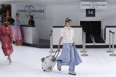 FASHION WEEK: PARIS IS CALLING FASHION WEEK: PARIS IS CALLING