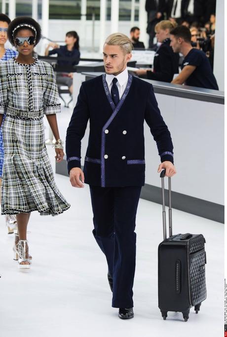 FASHION WEEK: PARIS IS CALLING FASHION WEEK: PARIS IS CALLING