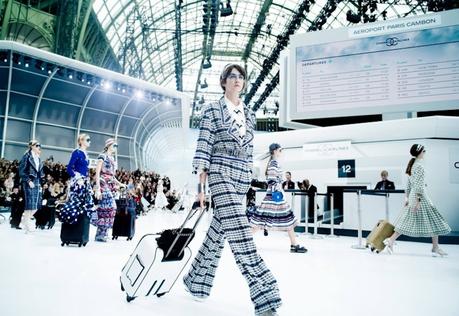 FASHION WEEK: PARIS IS CALLING FASHION WEEK: PARIS IS CALLING