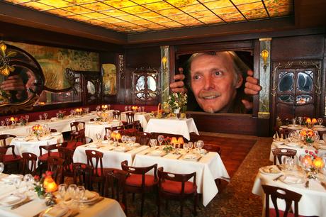 Un museo francés dedicado a más de 100 miniaturas hiperrealistas de sets de películas Maxim's de Paris - Miniature de Dan Ohlmann