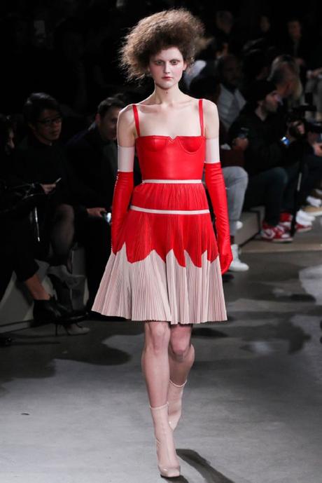 TENDENCIAS OTOÑO-INVIERNO 2015/2016 LRG_Magazine_-_Tendencias_Otoño-Invierno_2015-2016_-_2_-Alexander_McQueen_-_Pasarela