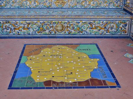 Los bancos de la Plaza de España (20): Cuenca. Los bancos de la Plaza de España (20): Cuenca.